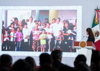 En enlace a la mañanera, presidenta Sheinbaum y Américo entregan viviendas a familias de pescadores en Tamaulipas