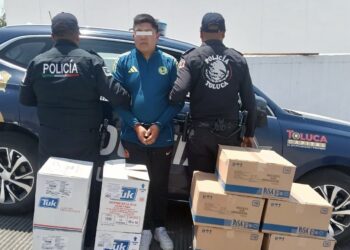 Detienen a hombre por presunto robo de insumos médicos en Toluca