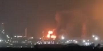 Explosión en refinería de Salina Cruz moviliza a cuerpos de emergencia; descartan daños en viviendas