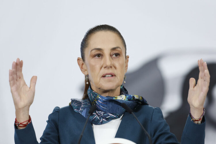 MEX2567. CIUDAD DE MÉXICO, (MÉXICO), 12/05/2026.- La presidenta de México, Claudia Sheinbaum, habla en una rueda de prensa este martes, en el Palacio Nacional de la Ciudad de México (México). EFE/ Sáshenka Gutiérrez
