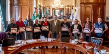 Hace justicia Ricardo Moreno a policías jubilados que esperaron años su finiquito