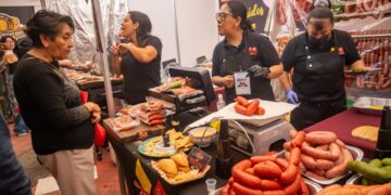 Desata euforia de los papás toluqueños el Chorizo Fest 2026 y disfrutan a todo lo que da del sabor tradicional y la música en vivo