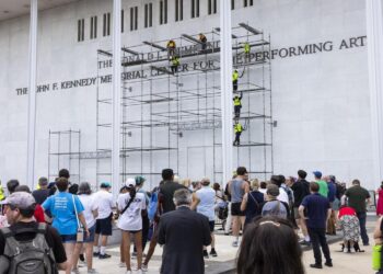 Revés para Trump: ordenan retirar su nombre del Centro Kennedy