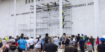 Revés para Trump: ordenan retirar su nombre del Centro Kennedy
