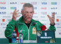 Aguirre busca reemplazo para César Montes de cara al duelo ante Corea del Sur