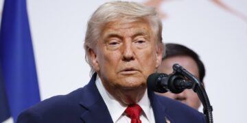 Trump insiste en que los cárteles controlan México y afirma que Sheinbaum está “muy asustada”