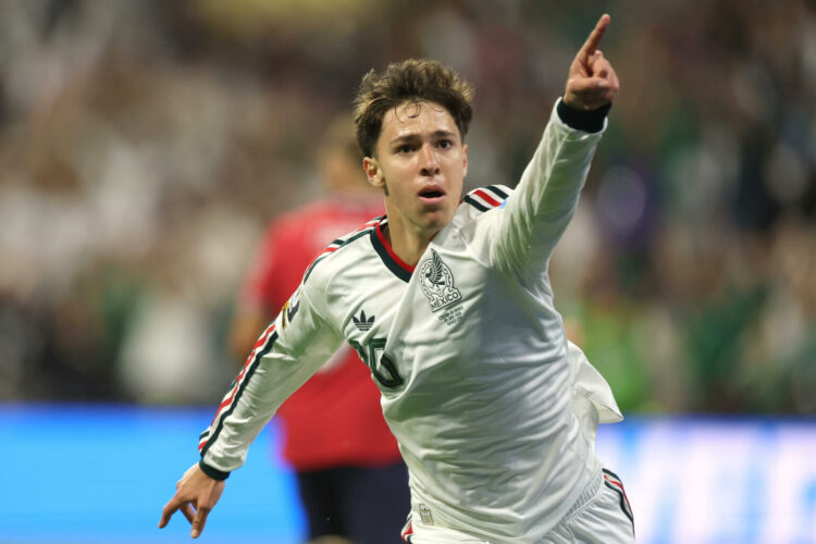 AMDEP7274. CIUDAD DE MÉXICO (MÉXICO), 24/06/2026.- Mateo Chávez de México celebra un gol este miércoles, en un partido del grupo A del Mundial de la FIFA 2026 entre República Checa y México en el estadio Azteca en Ciudad de México (México). EFE/ Isaac Esquivel