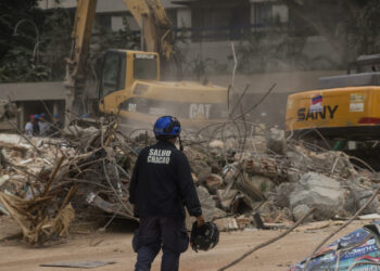 Aumenta a 235 la cifra de muertos por los terremotos en Venezuela
