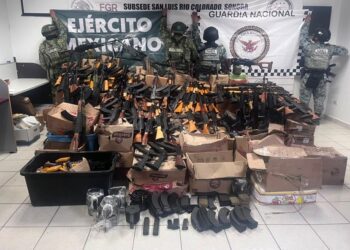 Aseguran Ejército y Guardia Nacional arsenal del Cártel del Pacífico en Sonora