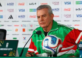 Justifica Aguirre lluvia de centros ante Inglaterra tras eliminación de México