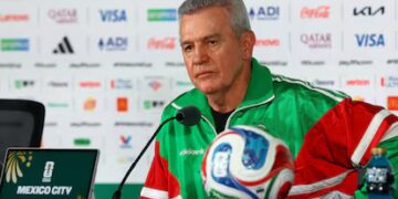 Justifica Aguirre lluvia de centros ante Inglaterra tras eliminación de México