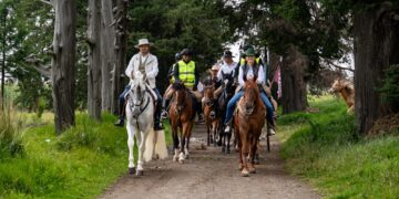 Suma Rocío Pegueros esfuerzos por personas con discapacidad en la “Cabalgata con Causa 2026”
