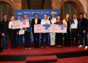 Entrega Enrique Galindo el Premio Municipal de Literatura 2026