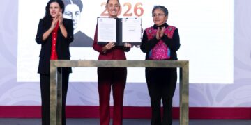 Firma Sheinbaum decreto para fortalecer la transparencia en el Gobierno