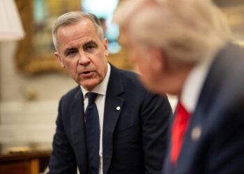 Acusa Carney a Trump de intentar destruir sectores automotriz y del aluminio de Canadá