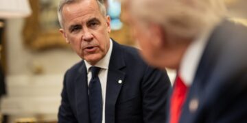Acusa Carney a Trump de intentar destruir sectores automotriz y del aluminio de Canadá