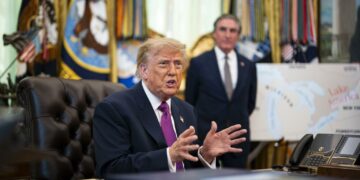 Plantea Trump cambiar el nombre del Atlántico o Pacífico por “océano América”