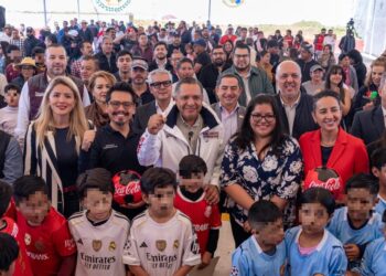 Se pone guapa la Unidad Deportiva de Tlacotepec al estrenar cancha con pasto sintético