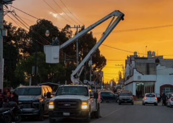 Acelera Ricardo Moreno el paso para reducir rezago en alumbrado