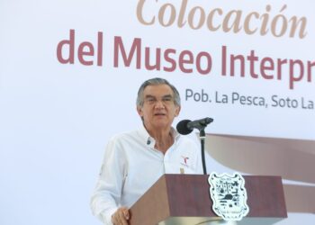 Coloca Américo primera piedra del Museo Interpretativo de la Tortuga Lora en Soto la Marina