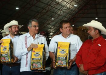 Da Américo banderazo a primer embarque de carbón tamaulipeco a Estados Unidos
