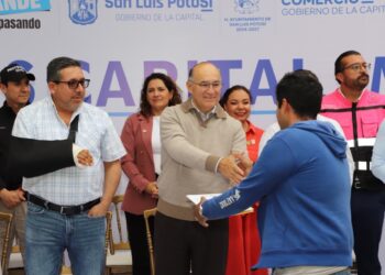Enrique Galindo simplifica trámites para negocios en San Luis Capital