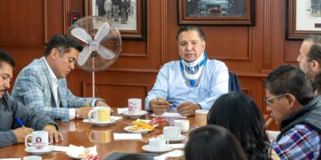 Mantiene Ricardo Moreno el paso y da seguimiento a obras