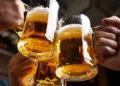 Analizan diputados aumentar impuestos al alcohol y productos con exceso de sodio