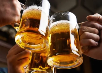 Analizan diputados aumentar impuestos al alcohol y productos con exceso de sodio