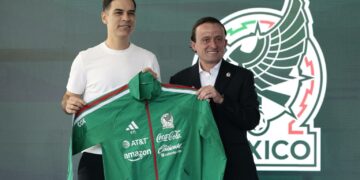 Presenta FMF a Rafael Márquez como nuevo seleccionador de México
