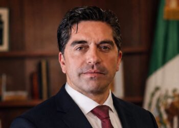 Condena Sheinbaum amenazas de senador contra periodista Enrique Acevedo