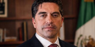 Condena Sheinbaum amenazas de senador contra periodista Enrique Acevedo
