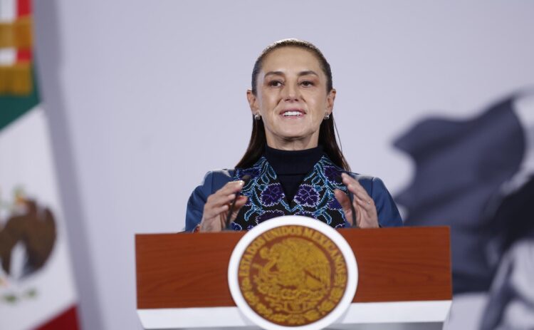 MEX3415. CIUDAD DE MÉXICO (MÉXICO), 23/09/2026.- La presidenta de México, Claudia Sheinbaum, habla durante una rueda de prensa este miércoles, en Palacio Nacional de la Ciudad de México (México). EFE/Sáshenka Gutiérrez