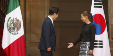 Recibe Sheinbaum a presidente de Corea del Sur en Palacio Nacional