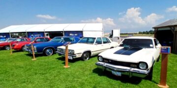 Toluca se llena de motores y solidaridad con exhibición de cerca de 200 automóviles