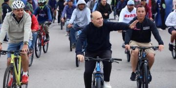 Enrique Galindo entrega más de 400 bicicletas y activa Cultura en tu Colonia