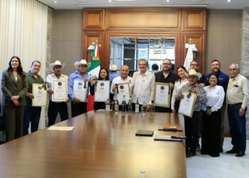 Refrenda Américo apoyo a productores de mezcal de Tamaulipas con fideicomiso