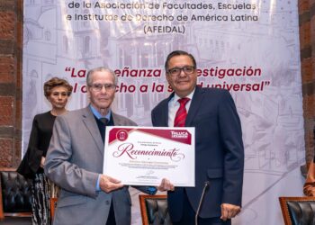 Reconoce Cabildo de Toluca trayectoria del jurista Máximo Carvajal