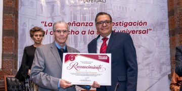 Reconoce Cabildo de Toluca trayectoria del jurista Máximo Carvajal