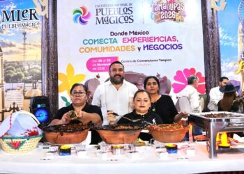 Convivencia familiar, recreación y gastronomía en stand de Turismo