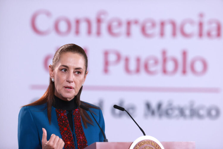 MEX7510. CIUDAD DE MÉXICO (MÉXICO), 28/10/2026.- La presidenta de México, Claudia Sheibaum, habla durante una rueda de prensa este miércoles en el Palacio Nacional de la Ciudad de México (México). EFE/Mario Guzmán